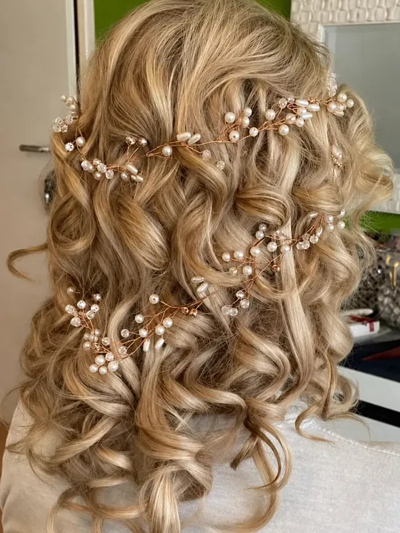 Romantische Locken mit Perlen