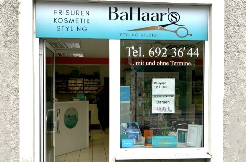 Eingang von BaHaar’s Styling Studio an der Perlacher Straße 2